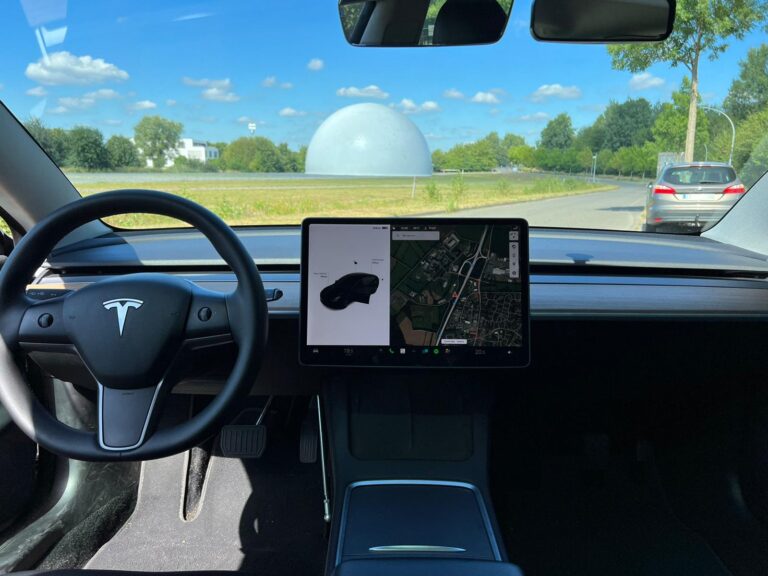 Tesla Innenraum-min