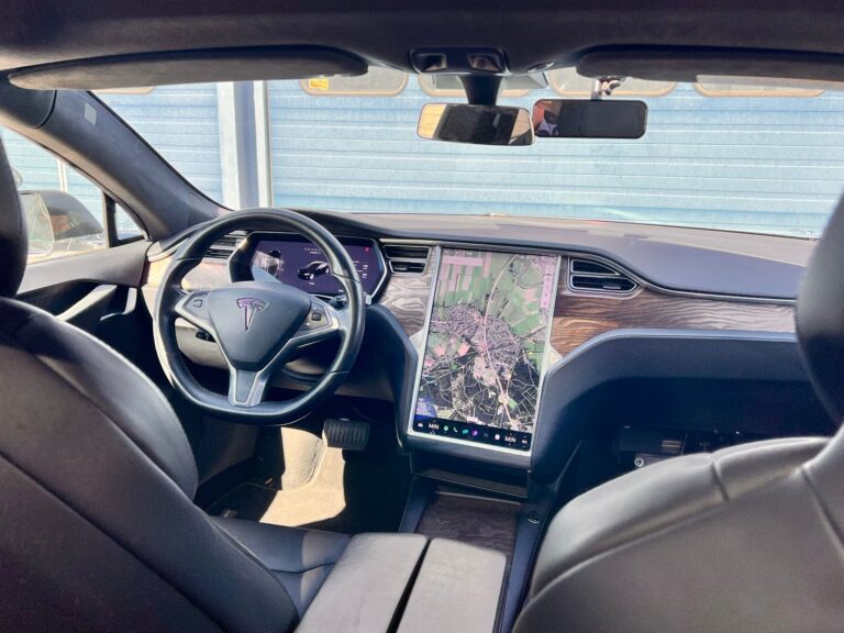 Tesla S100D Innenraum